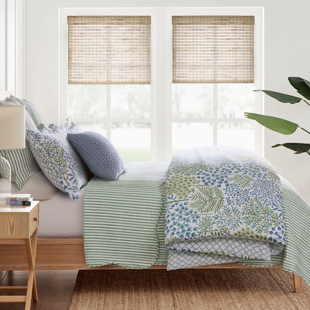 π PB Style Green & White Striped Cotton Quilt Coverlet Scalloped Trim Set NWT - Picture 3 of 7